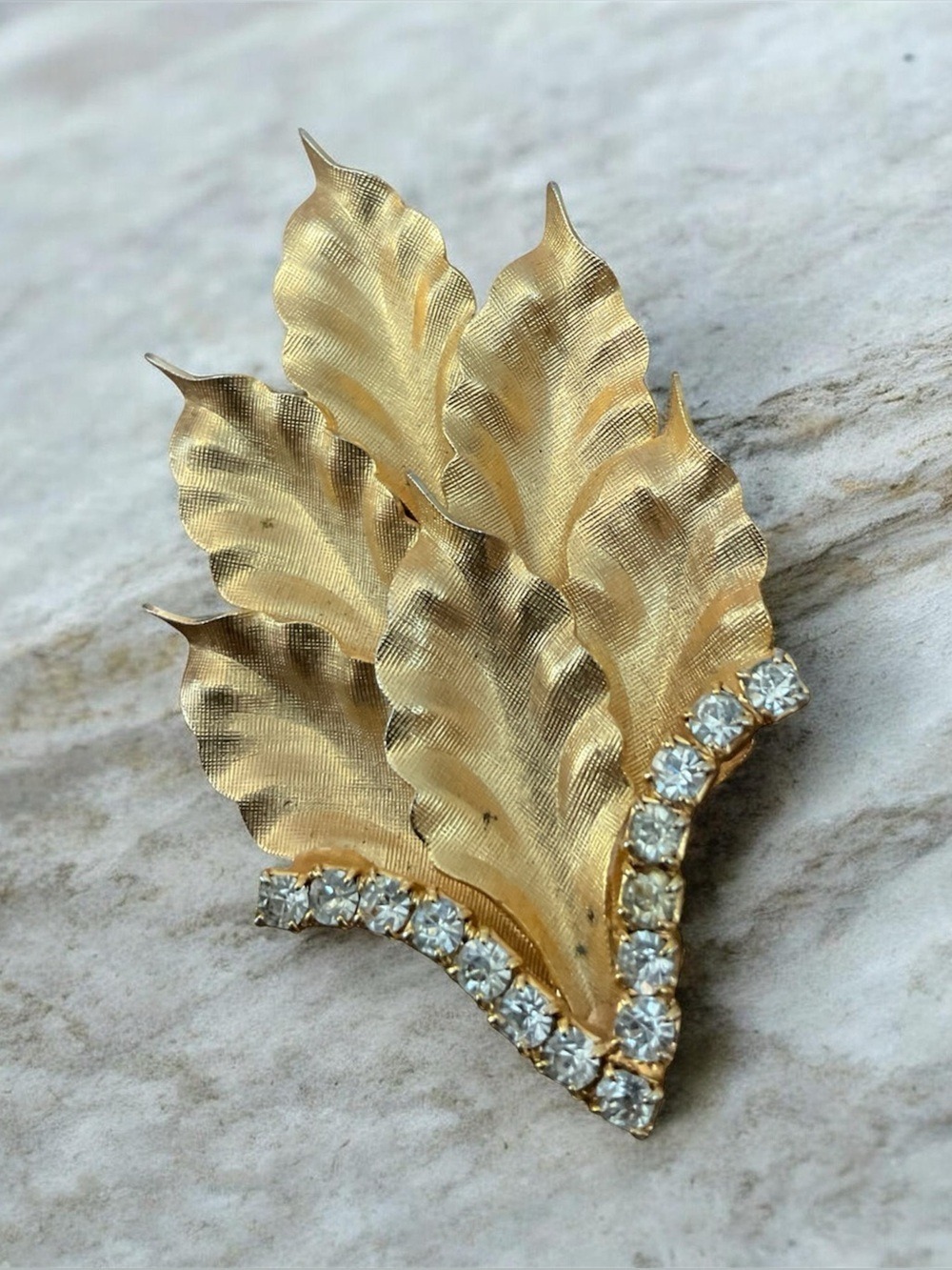 Vintage Floral Leaves Brooch Rhinestone Crystal Goldtone